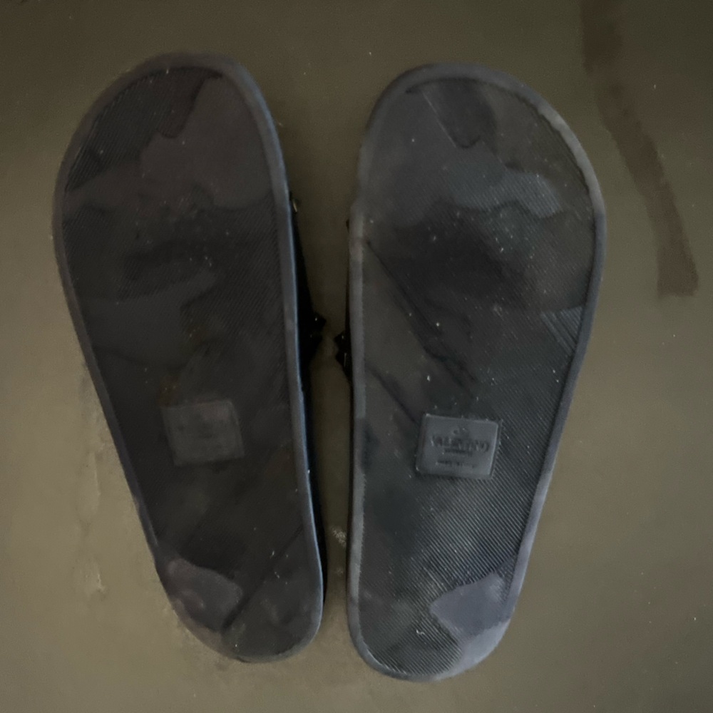 Valentino Garavani Rockstud Pool Slides - Picture 5 of 9